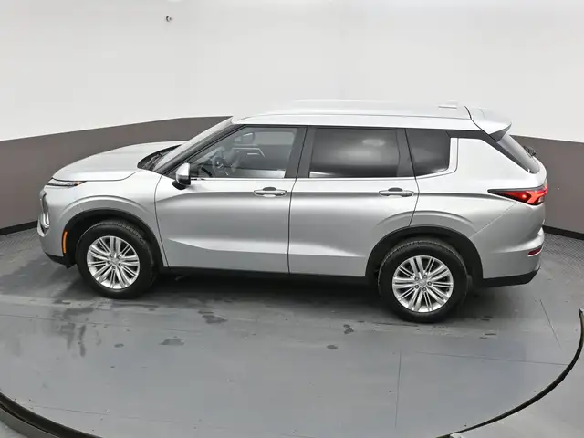 2024 Mitsubishi Outlander ES HEATED SEATS ALLOT WHEELS APPLE CAR - Photo 46