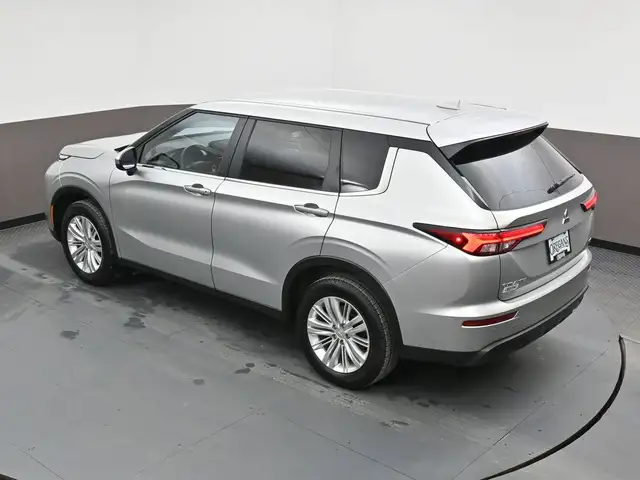 2024 Mitsubishi Outlander ES HEATED SEATS ALLOT WHEELS APPLE CAR - Photo 47