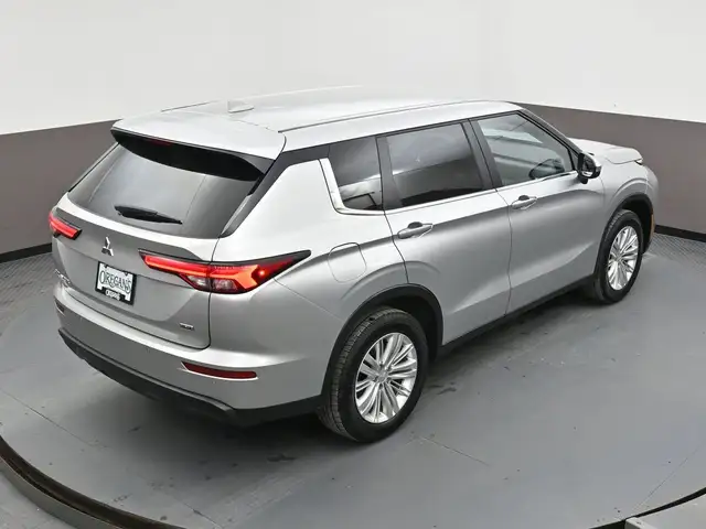 2024 Mitsubishi Outlander ES HEATED SEATS ALLOT WHEELS APPLE CAR - Photo 49