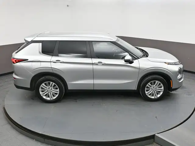 2024 Mitsubishi Outlander ES HEATED SEATS ALLOT WHEELS APPLE CAR - Photo 50