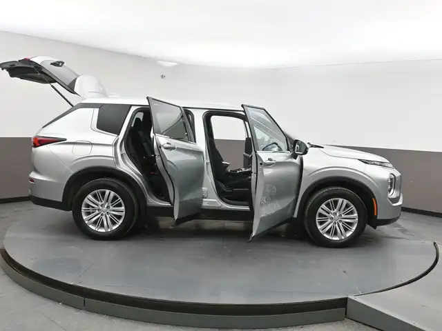 2024 Mitsubishi Outlander ES HEATED SEATS ALLOT WHEELS APPLE CAR - Photo 51