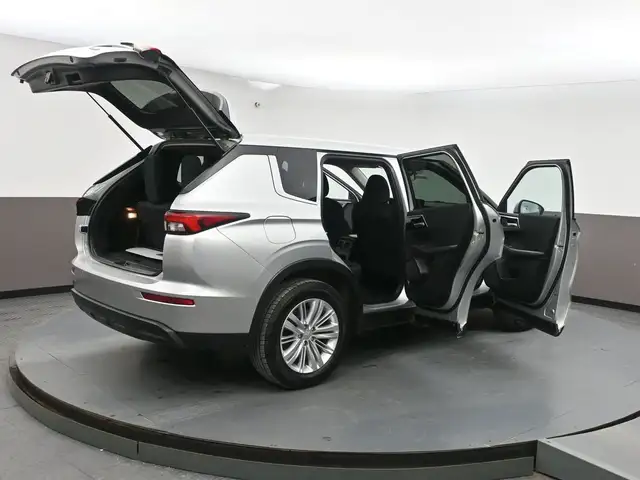 2024 Mitsubishi Outlander ES HEATED SEATS ALLOT WHEELS APPLE CAR - Photo 58