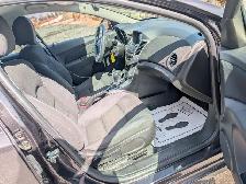 2016 Chevrolet Cruze Limited 4dr Sdn LT w/1LT | Extra tires! | B - Photo 8