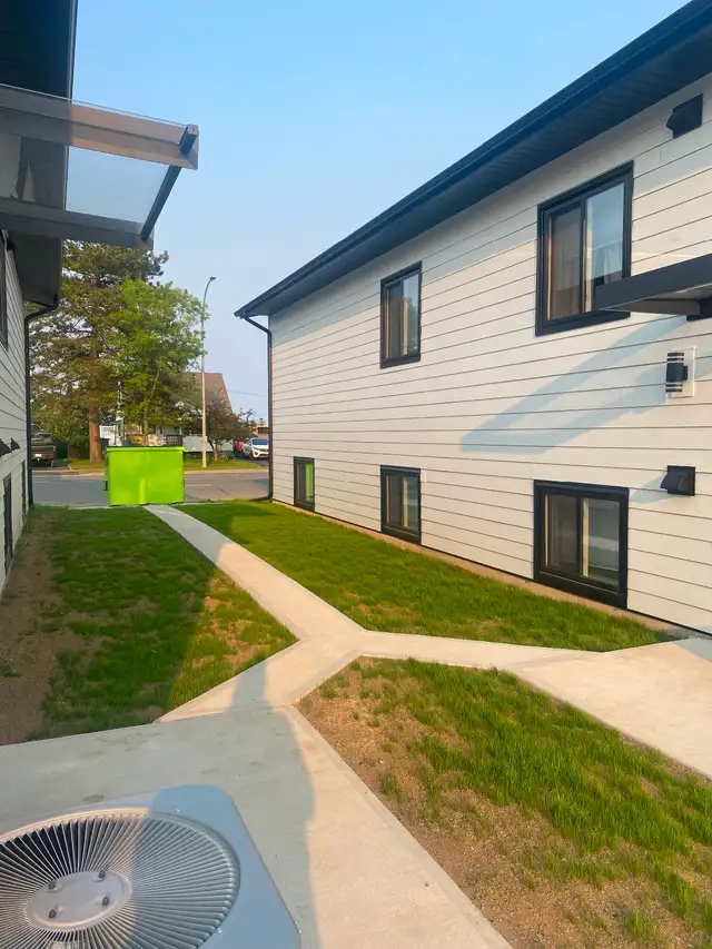 Upstairs Unit in a 1 year old 4 plex: 2 bedroom, 1 bathroom - Photo 10