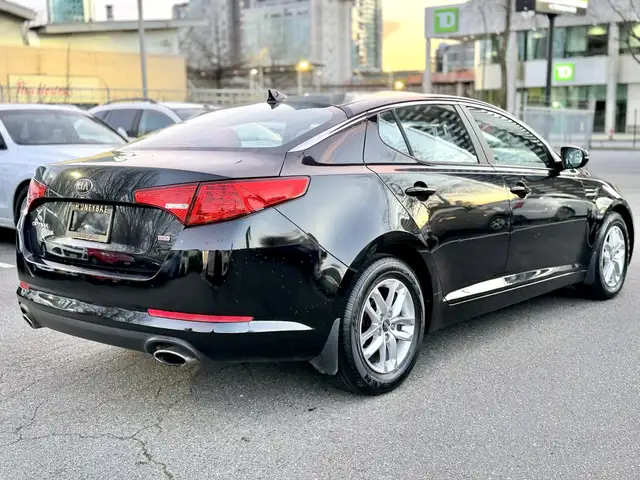 2013 Kia Optima LX 4dr Sedan - Photo 5