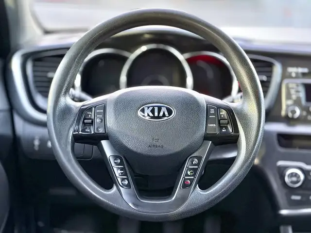 2013 Kia Optima LX 4dr Sedan - Photo 12