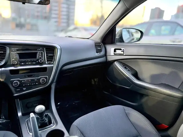 2013 Kia Optima LX 4dr Sedan - Photo 14