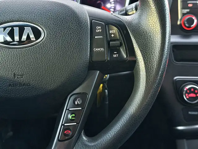 2013 Kia Optima LX 4dr Sedan - Photo 16