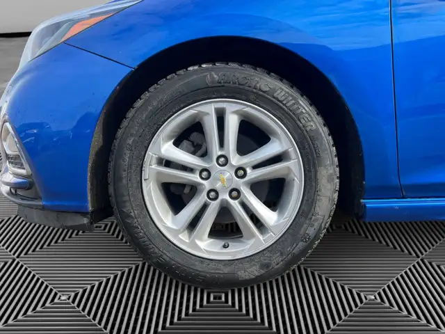 2017 Chevrolet Cruze LT | BACK-UP CAM | SUNROOF | CAR-PLAY | BLU - Photo 9