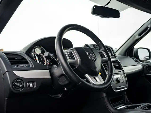 2017 Dodge Grand Caravan GT - Photo 25