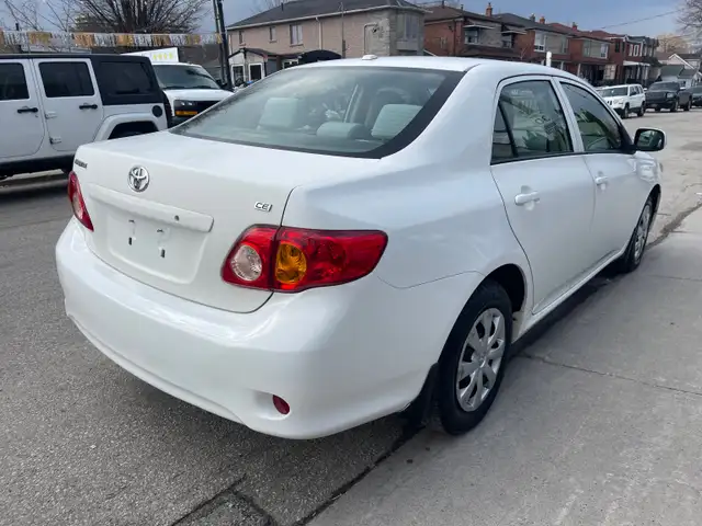 2010 Toyota Corolla CE - Photo 5