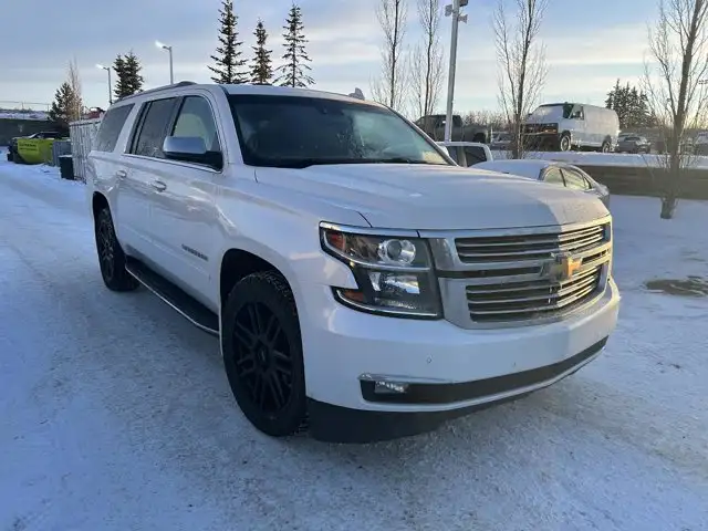 2018 Chevrolet Suburban Premier 5.3L - Photo 2