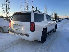 2018 Chevrolet Suburban Premier 5.3L - Photo 4