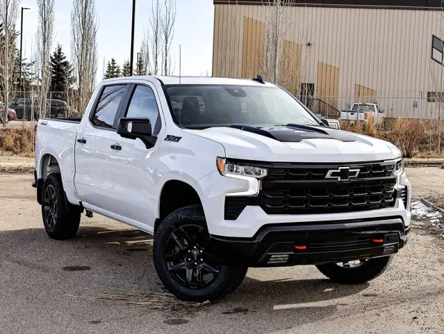 2026 Chevrolet Silverado 1500 LT Trail Boss - Photo 2