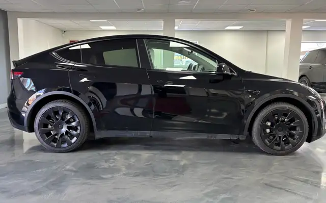 2023 Tesla Model Y Long Range AWD - Photo 3