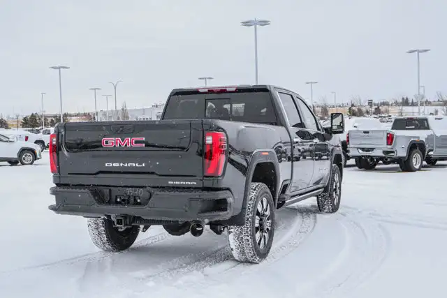 2026 GMC Sierra 3500HD Denali - Photo 9
