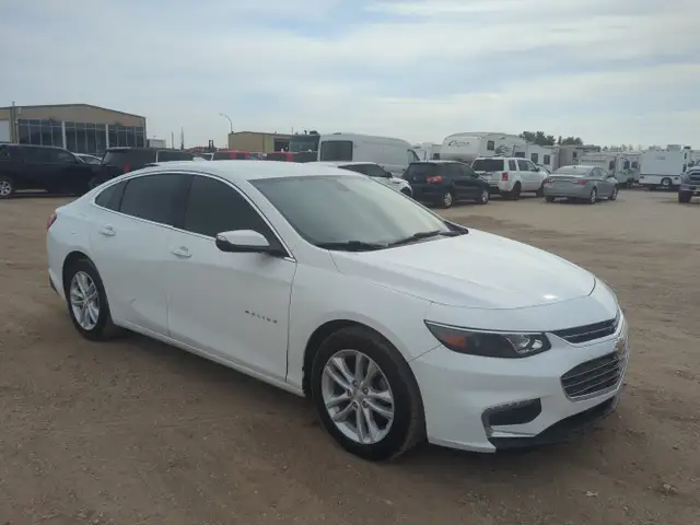 2018 Chevrolet Malibu - Photo 2
