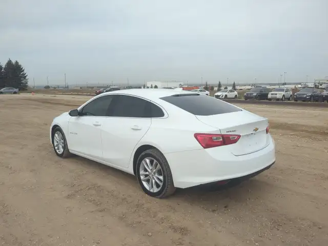 2018 Chevrolet Malibu - Photo 3