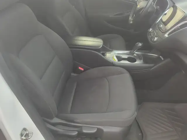 2018 Chevrolet Malibu - Photo 19