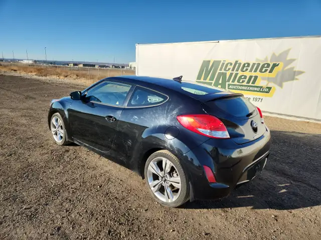 2017 Hyundai Veloster - Photo 3