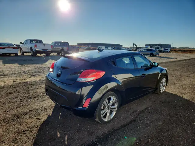 2017 Hyundai Veloster - Photo 4
