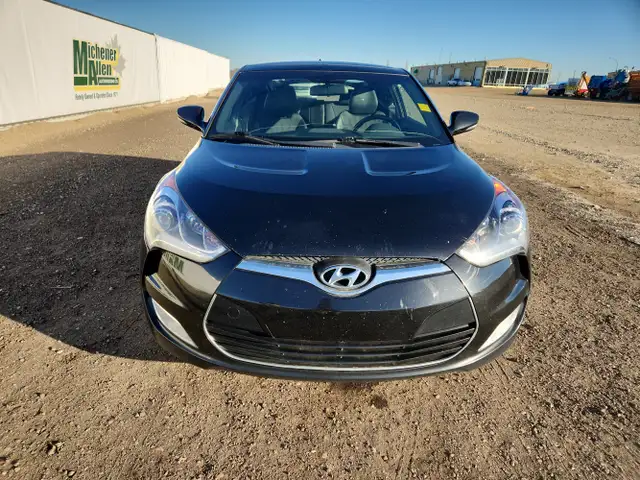 2017 Hyundai Veloster - Photo 8