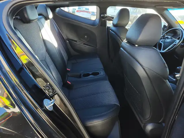 2017 Hyundai Veloster - Photo 15