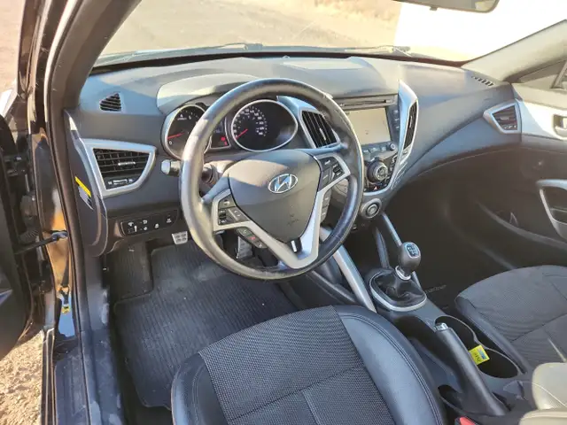 2017 Hyundai Veloster - Photo 17