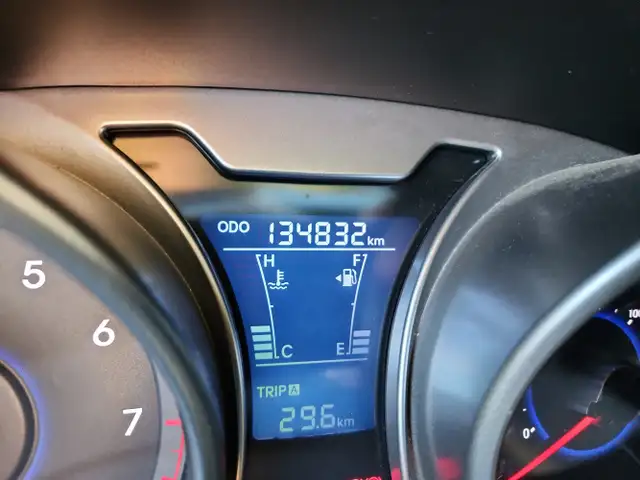 2017 Hyundai Veloster - Photo 25