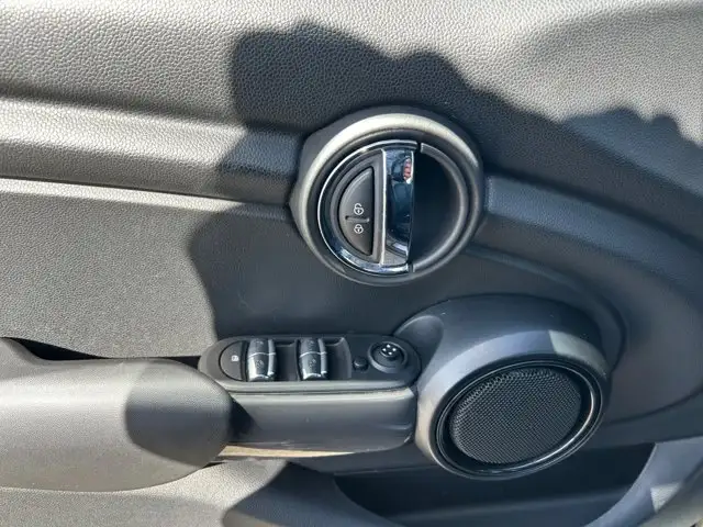 2020 MINI 5 Door Cooper / FWD - Photo 17