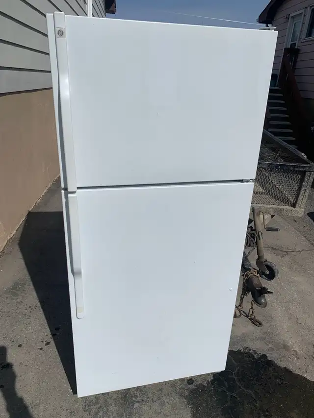 Refrigerator - Photo 2