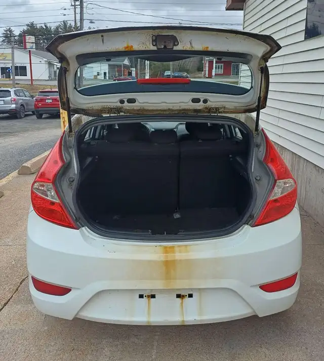 2013 Hyundai Accent - Photo 5
