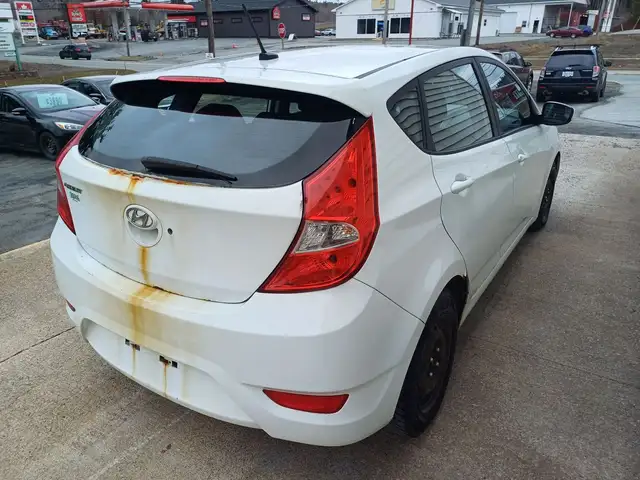 2013 Hyundai Accent - Photo 6