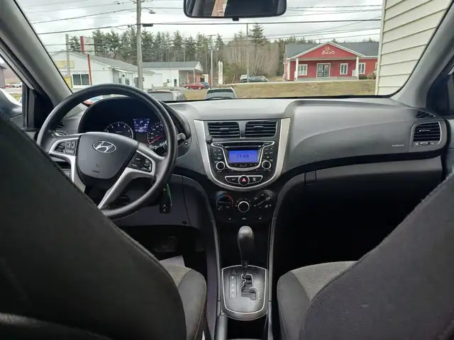 2013 Hyundai Accent - Photo 9
