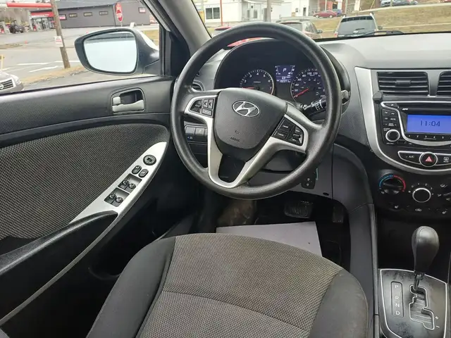 2013 Hyundai Accent - Photo 10