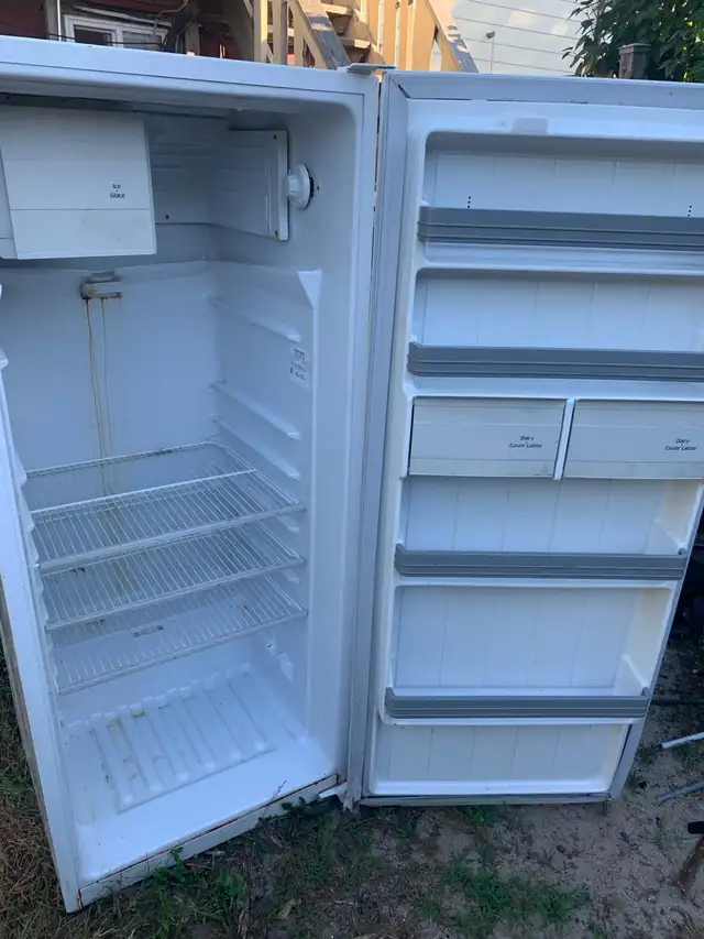 Refrigerator - Photo 2