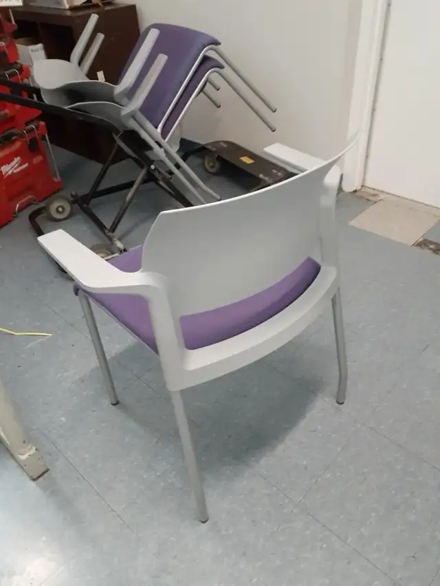 Steelcase Stackable Chair – Lightweight, Durable & Versatile! - Photo 2