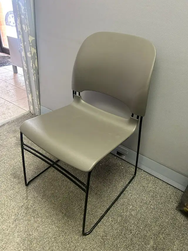 Herman Miller Limerick Visitor Chair – Classic Guest Seating! - Photo 3