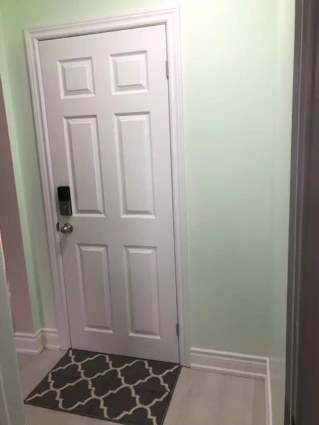 Eglinton/Dufferin house room for rent - Photo 2