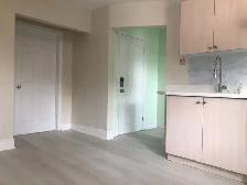 Eglinton/Dufferin house room for rent - Photo 3