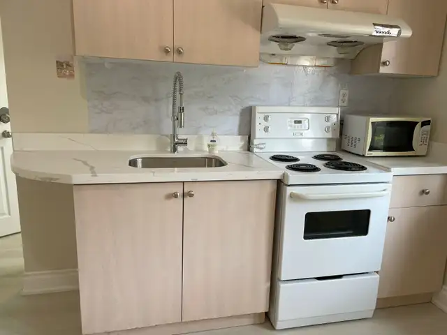 Eglinton/Dufferin house room for rent - Photo 5