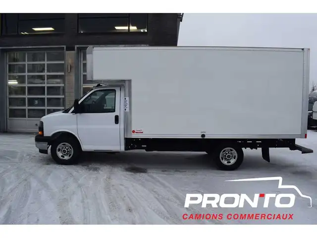 2024 GMC Savana V8  Cube 14 pieds  GARANTIE GMC  3500 - Photo 4