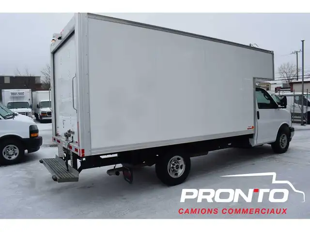 2024 GMC Savana V8  Cube 14 pieds  GARANTIE GMC  3500 - Photo 7