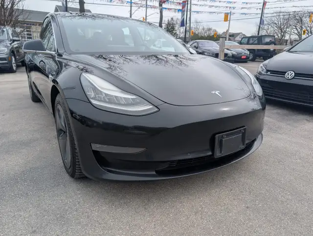 2018 Tesla Model 3 - Photo 2