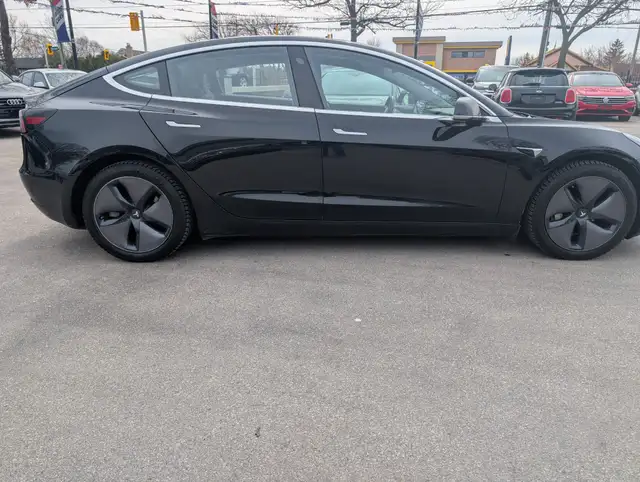 2018 Tesla Model 3 - Photo 8