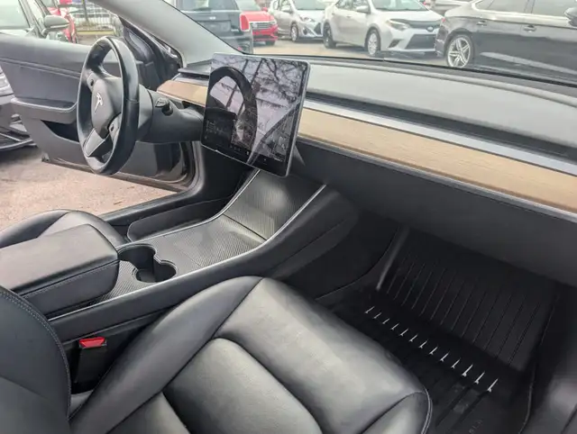 2018 Tesla Model 3 - Photo 13