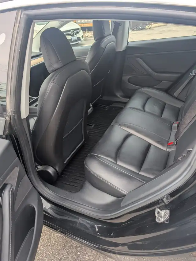 2018 Tesla Model 3 - Photo 14