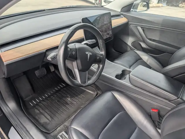 2018 Tesla Model 3 - Photo 15