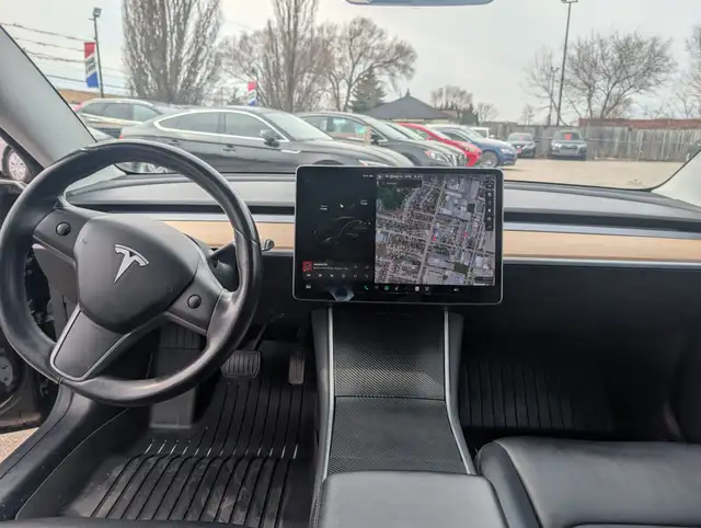 2018 Tesla Model 3 - Photo 16