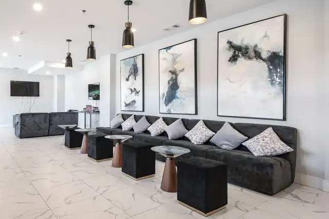 The Sterling Bedford Apartments - 2 Bedroom   Den available at 4 - Photo 5